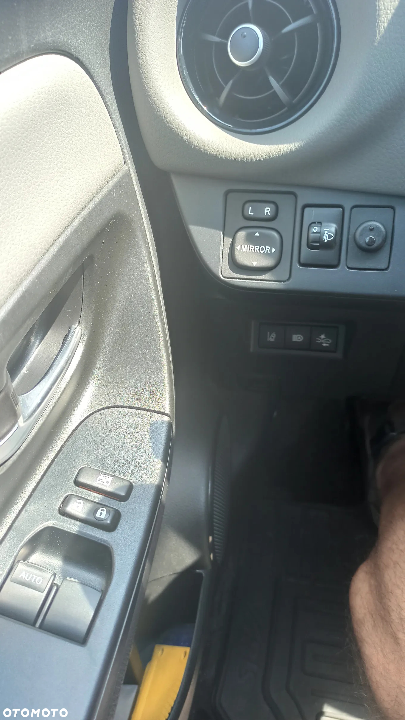 Toyota Yaris 1.5 Premium - 10