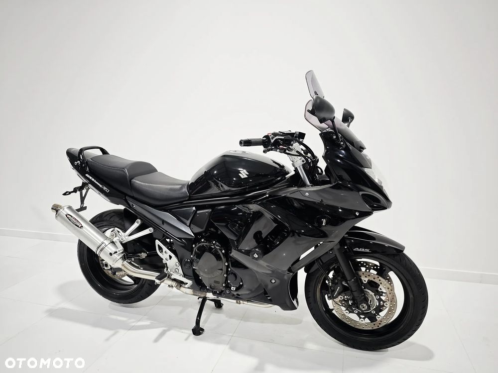 Suzuki GSX - 2