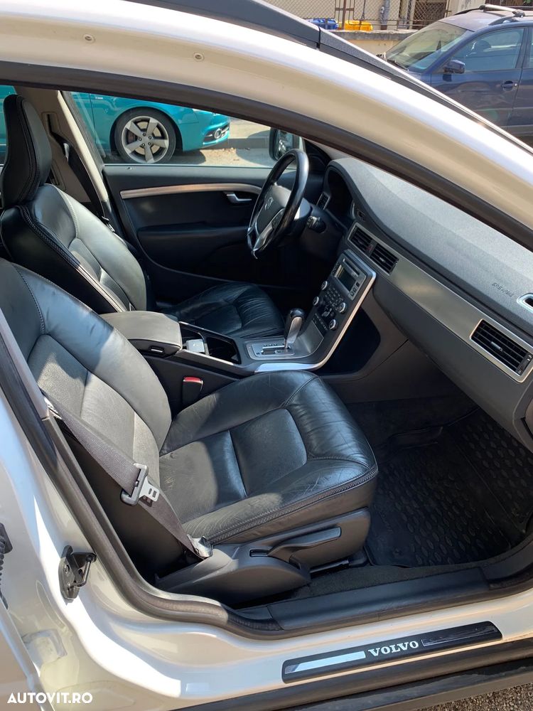 Volvo XC 70 D5 AWD Geartronic Momentum - 26