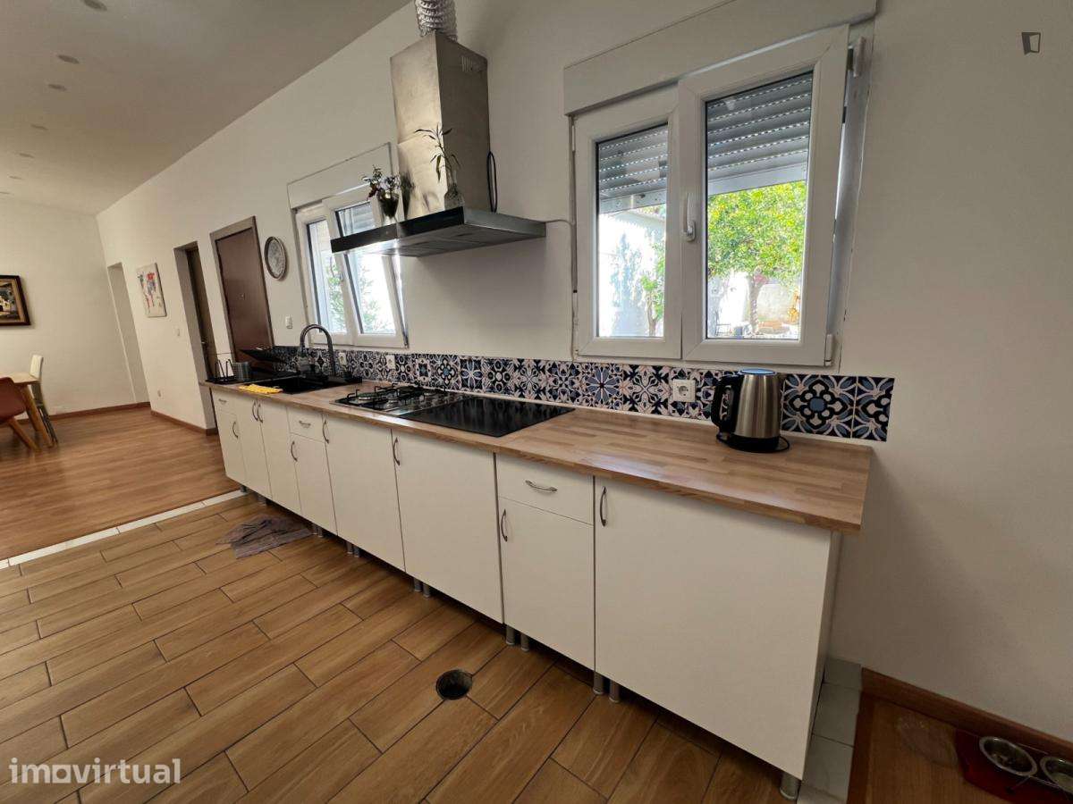 Quarto - localizado em Setubal - Grande imagem: 5/12