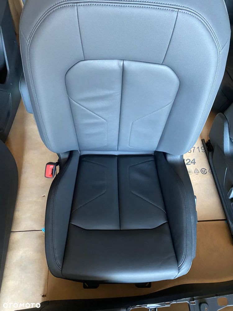 Audi Q3 83A kompletny środek Fotel fotele kanapa skóra boczki czarne 26km - 2