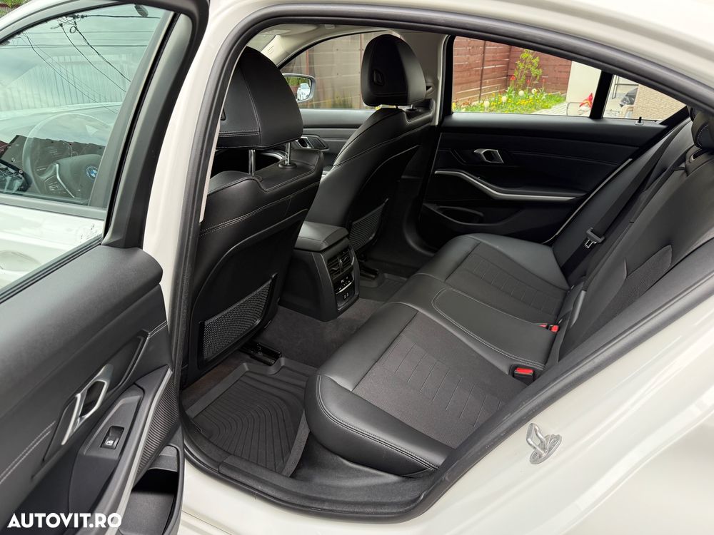 BMW Seria 3 330e xDrive Aut. Sport Line - 19