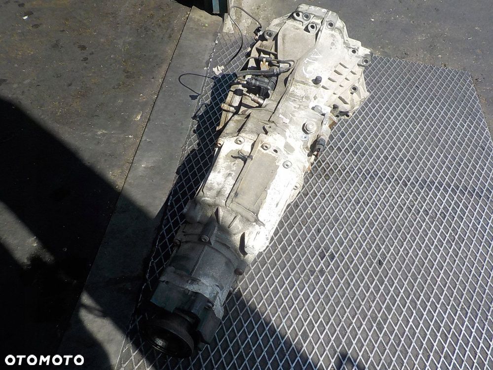 AUDI A4 B6 3.0 V6 B SKRZYNIA BIEGÓW GJV - 4