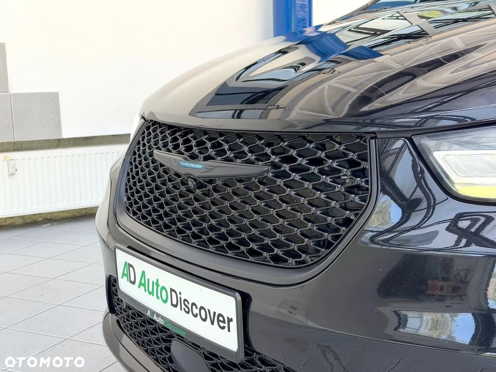 Chrysler Pacifica - 12