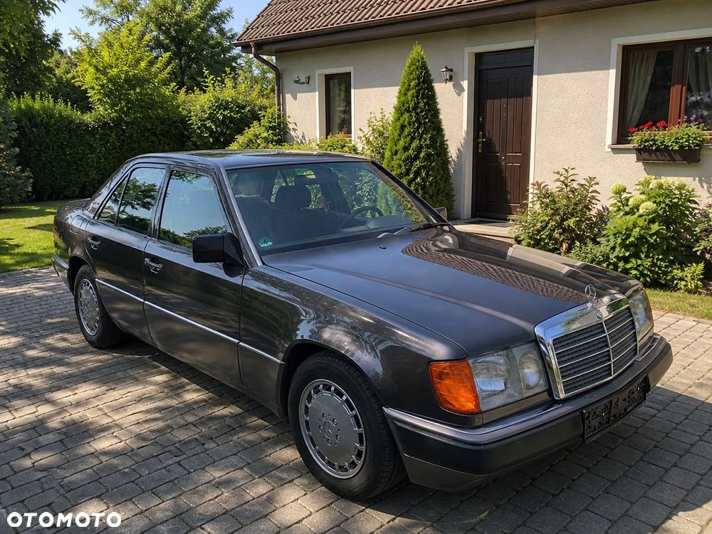 Mercedes-Benz 280 - 1