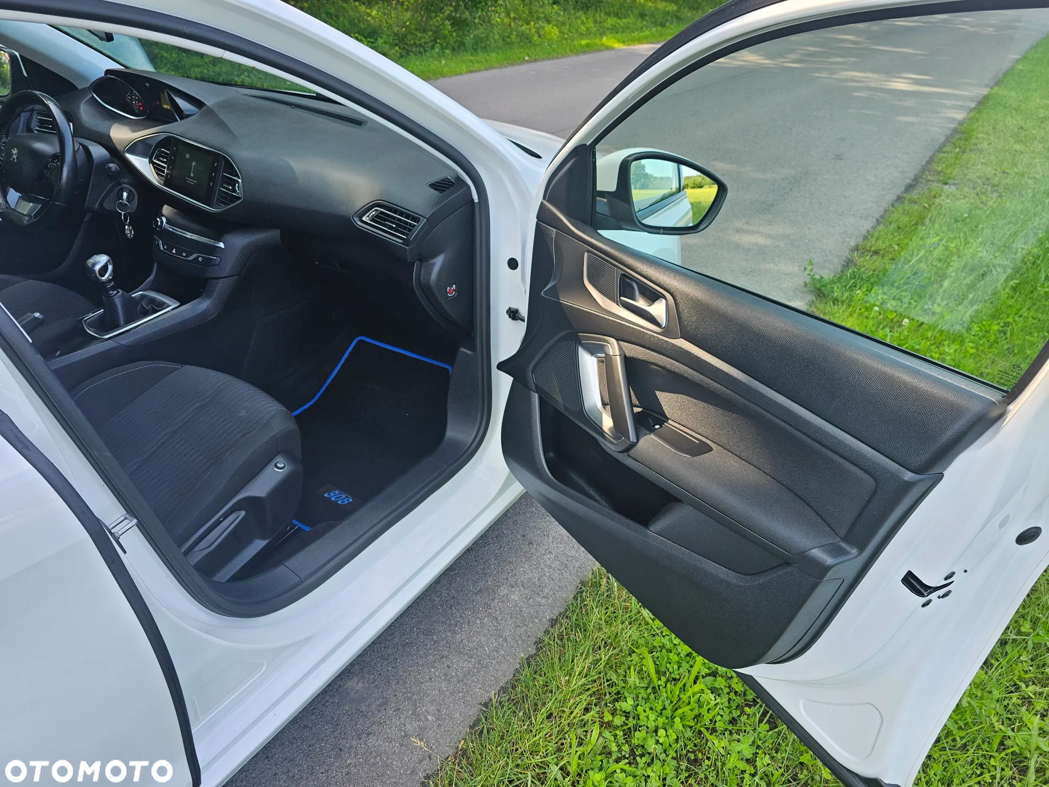 Peugeot 308 SW 1.6 BlueHDi Allure S&S - 17