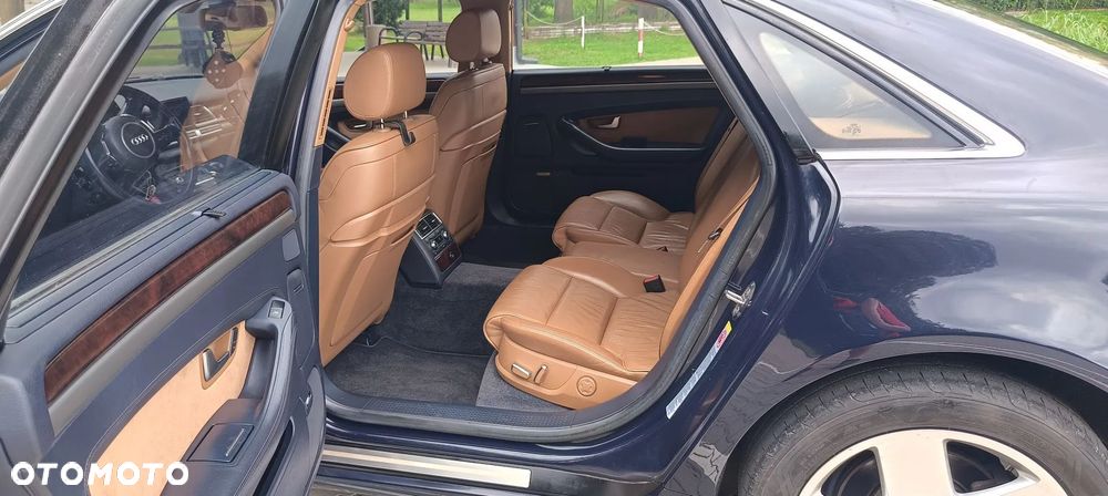 Audi A8 4.2 L Quattro - 13