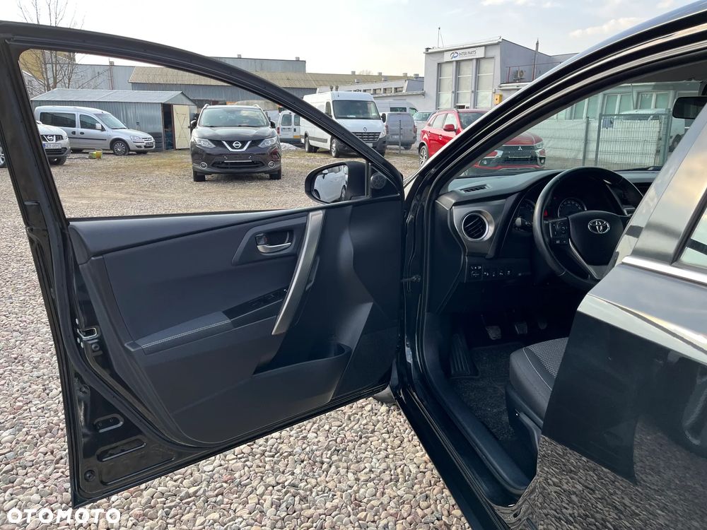 Toyota Auris - 15
