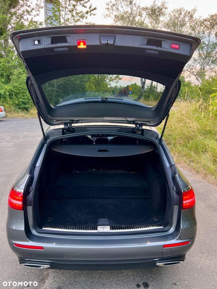 Mercedes-Benz Klasa E 300 de AMG - 10