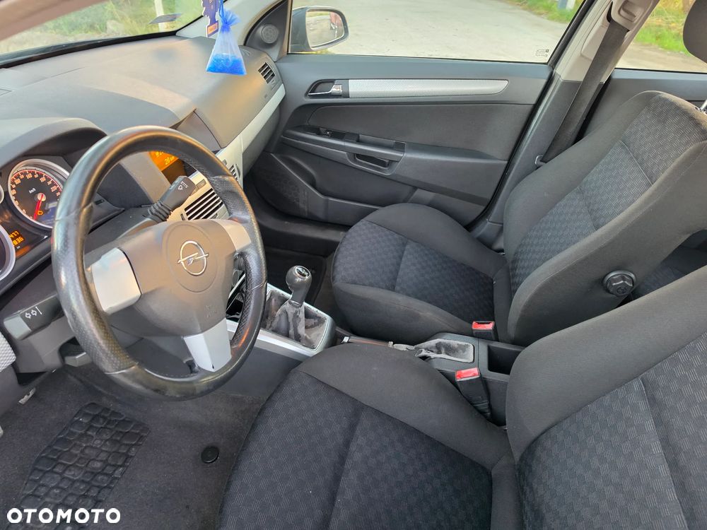 Opel Astra 2004 photo 2