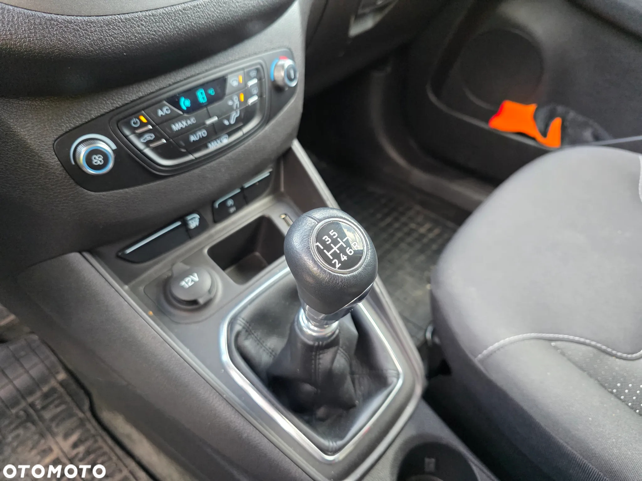 Ford Transit Courier - 16
