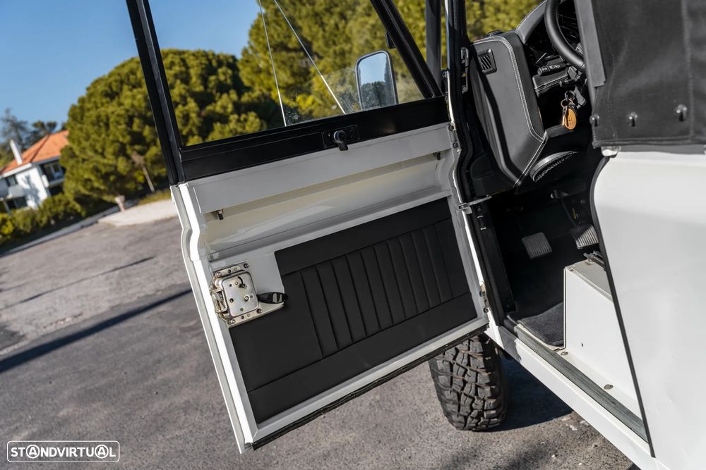 Land Rover Defender 90 S - 9