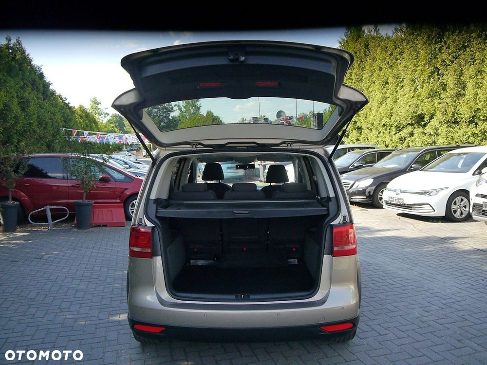 Volkswagen Touran - 13