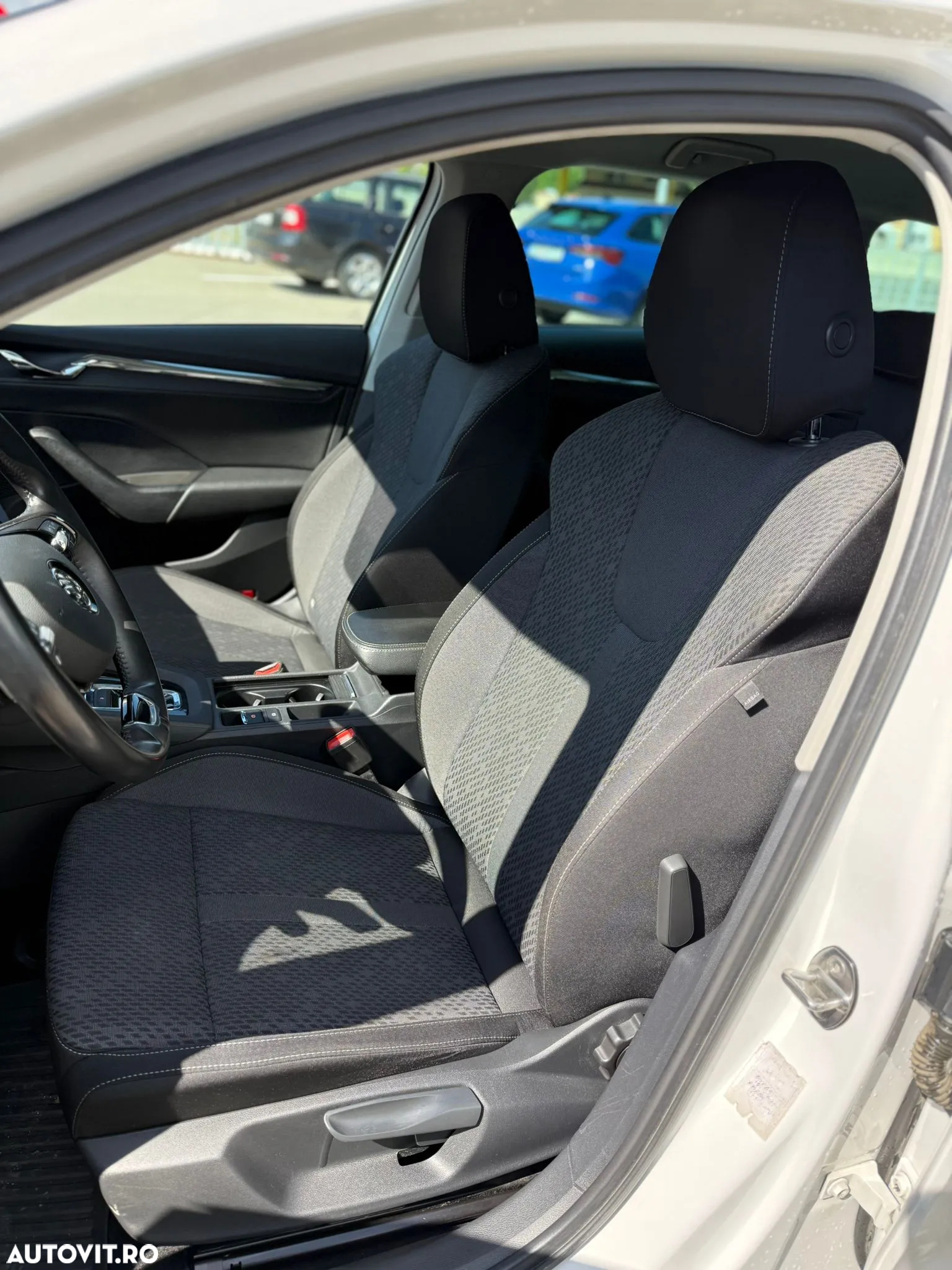 Skoda Octavia Combi 2.0 TDI DSG Style - 9
