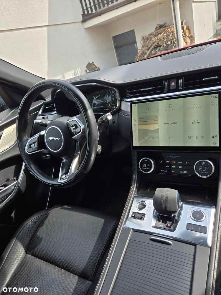 Jaguar F-Pace P250 AWD R-Dynamic S - 19
