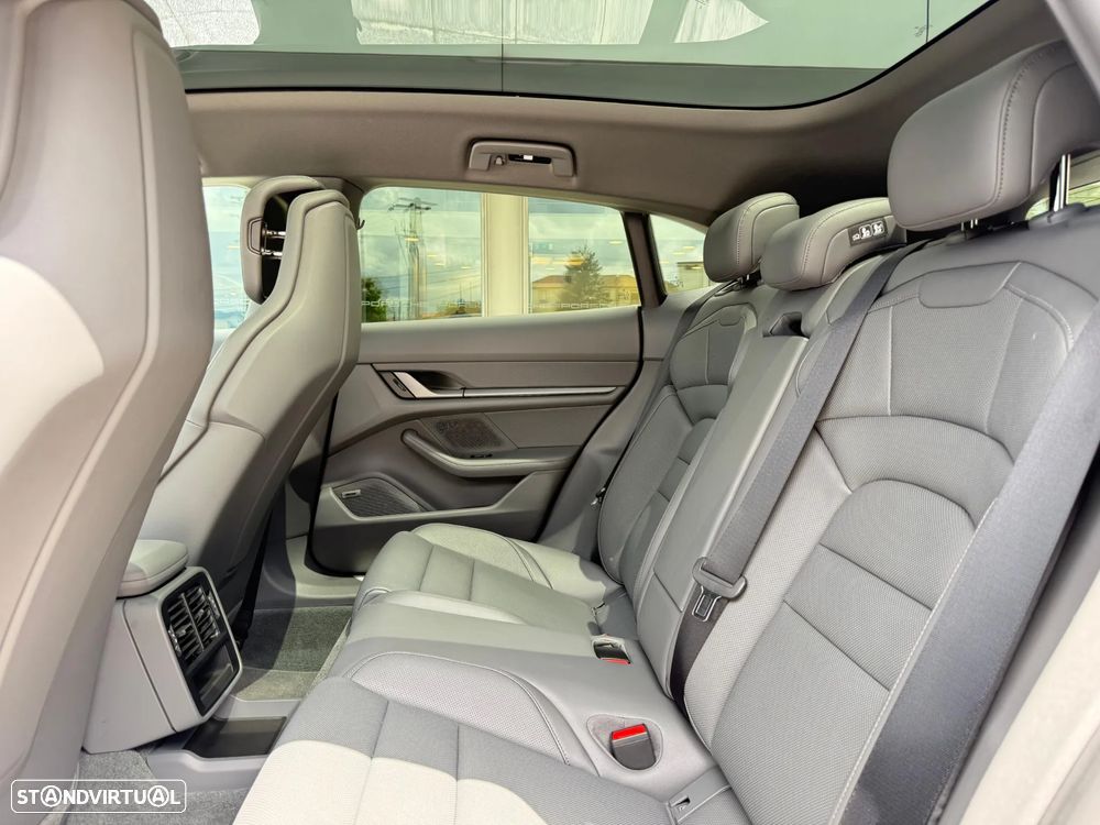 Porsche Taycan Sport Turismo - 23