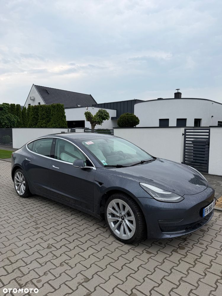 Tesla Model 3 - 1