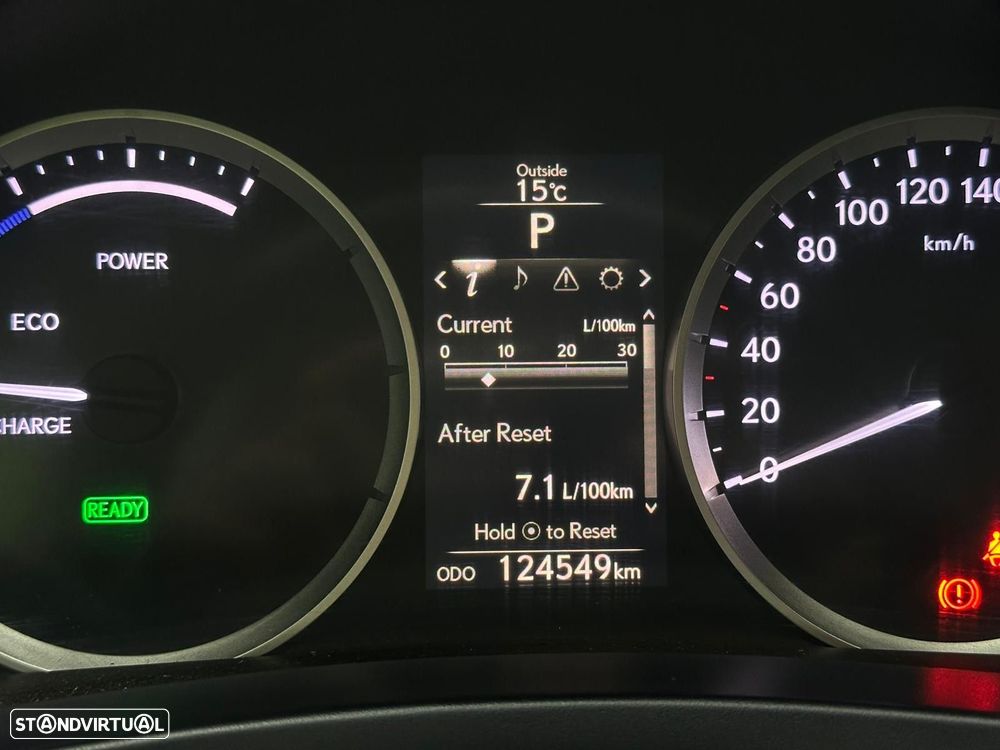 Lexus IS 300H Sport Edition - 11