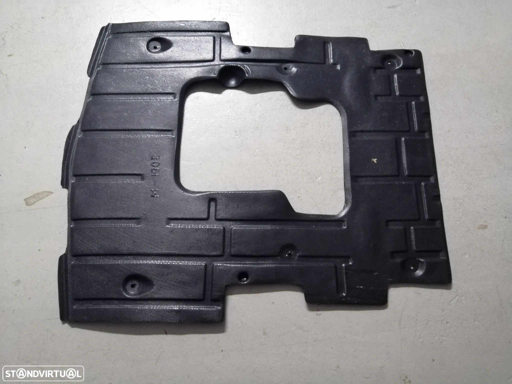 Resguardo do fundo do motor Mercedes 190 Gasolina W201 - 1