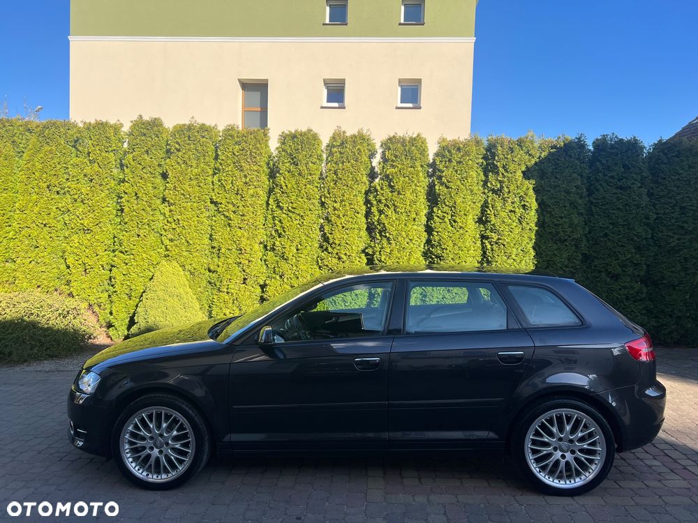 Audi A3 Sportback 1.6 TDI DPF S line Sportpaket - 2