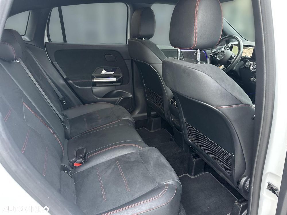 Mercedes-Benz GLA 220 4MATIC MHEV - 13
