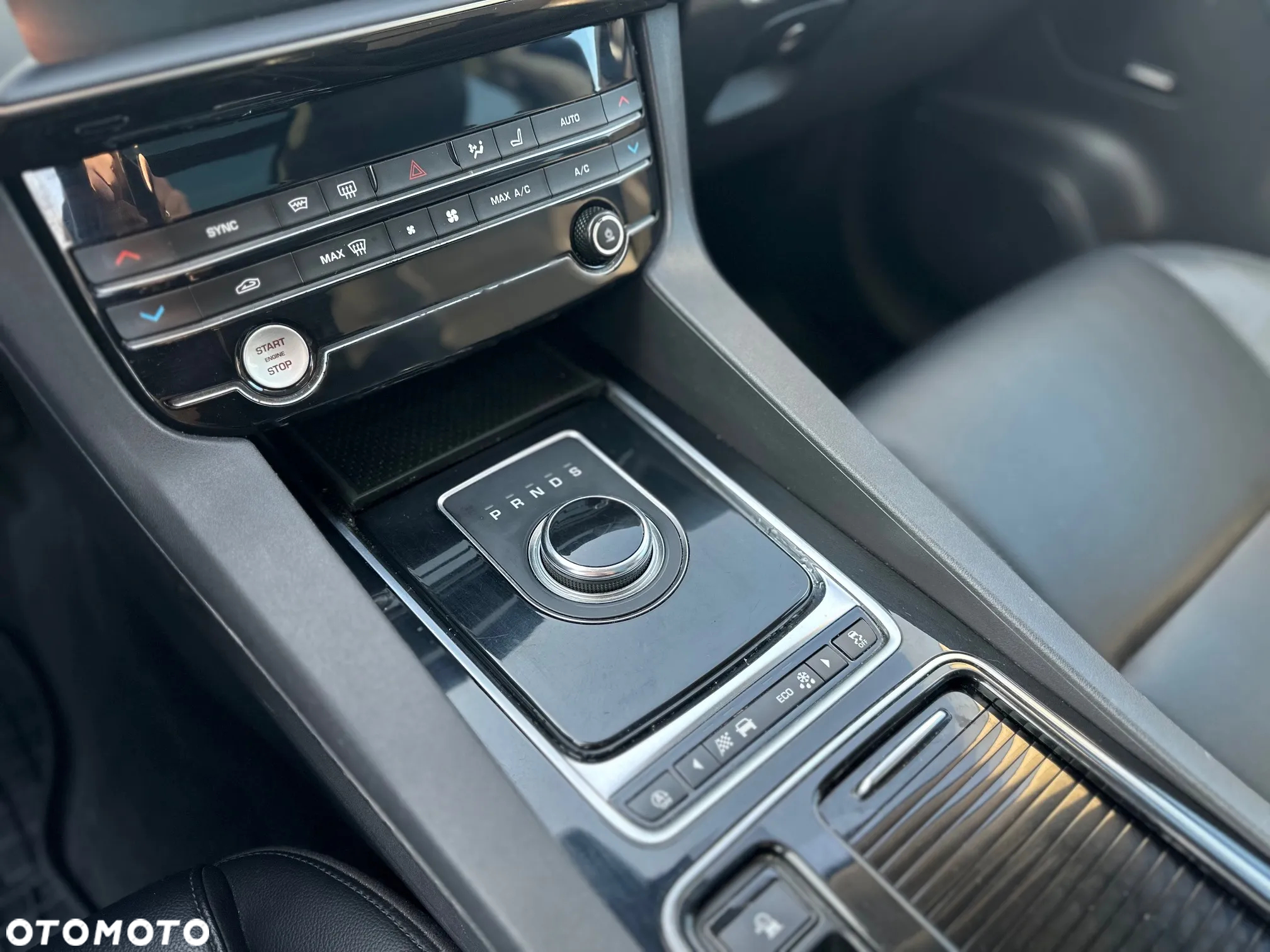 Jaguar F-Pace - 14