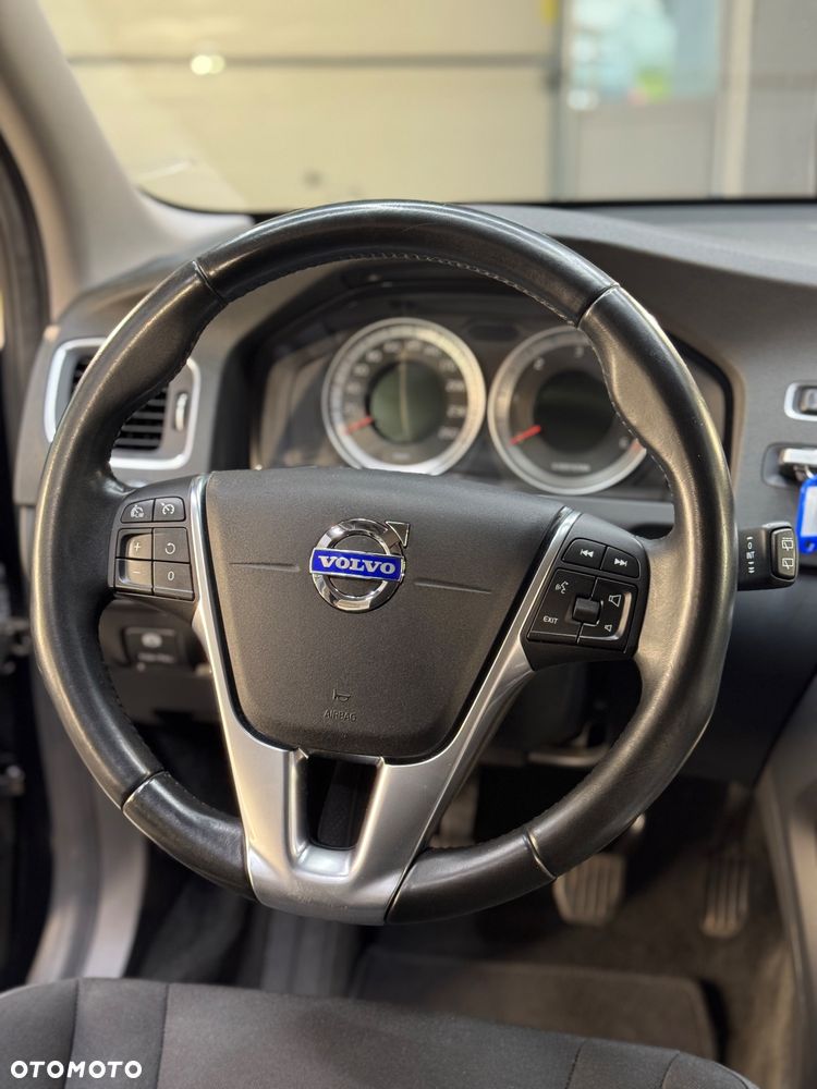 Volvo V60 D4 Momentum - 34