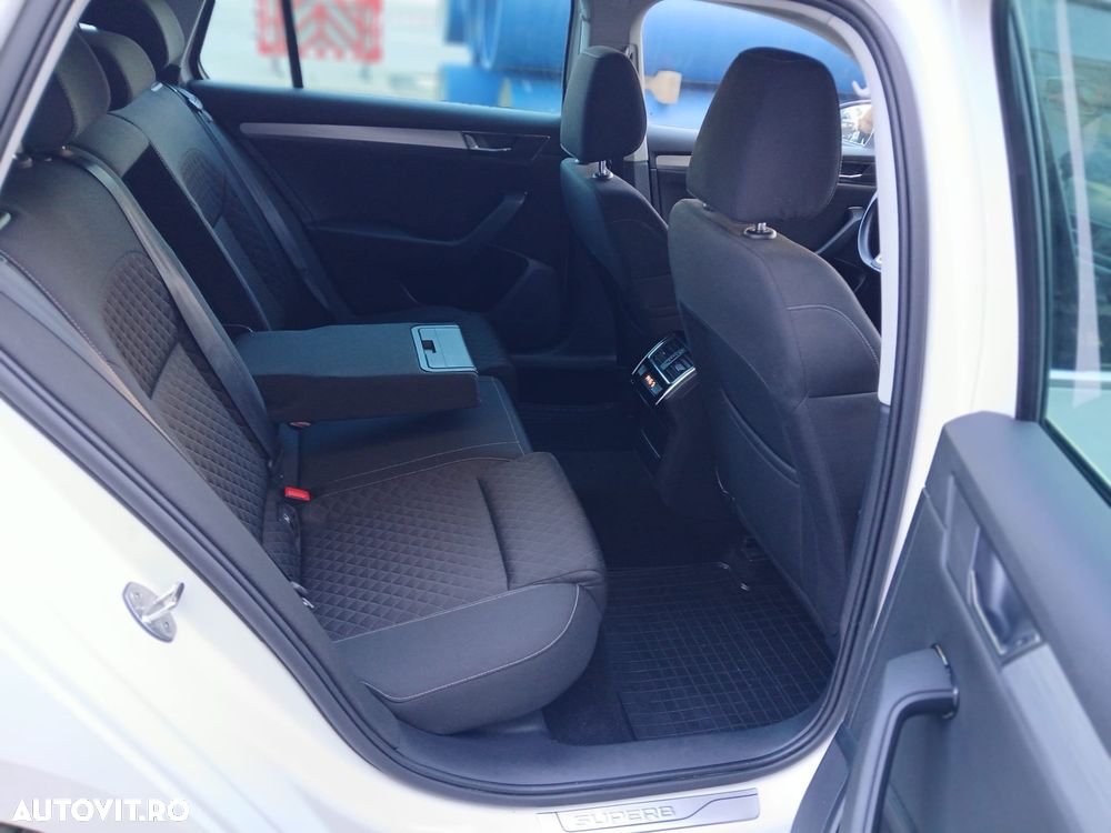 Skoda Superb 2.0 TDI DSG Style - 17