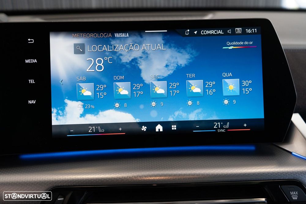 BMW iX2 eDrive20 Pack Desportivo M - 32