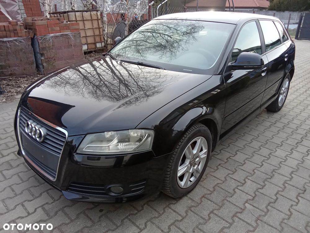 Audi A3 Sportback 1.6 TDI DPF Ambiente - 2