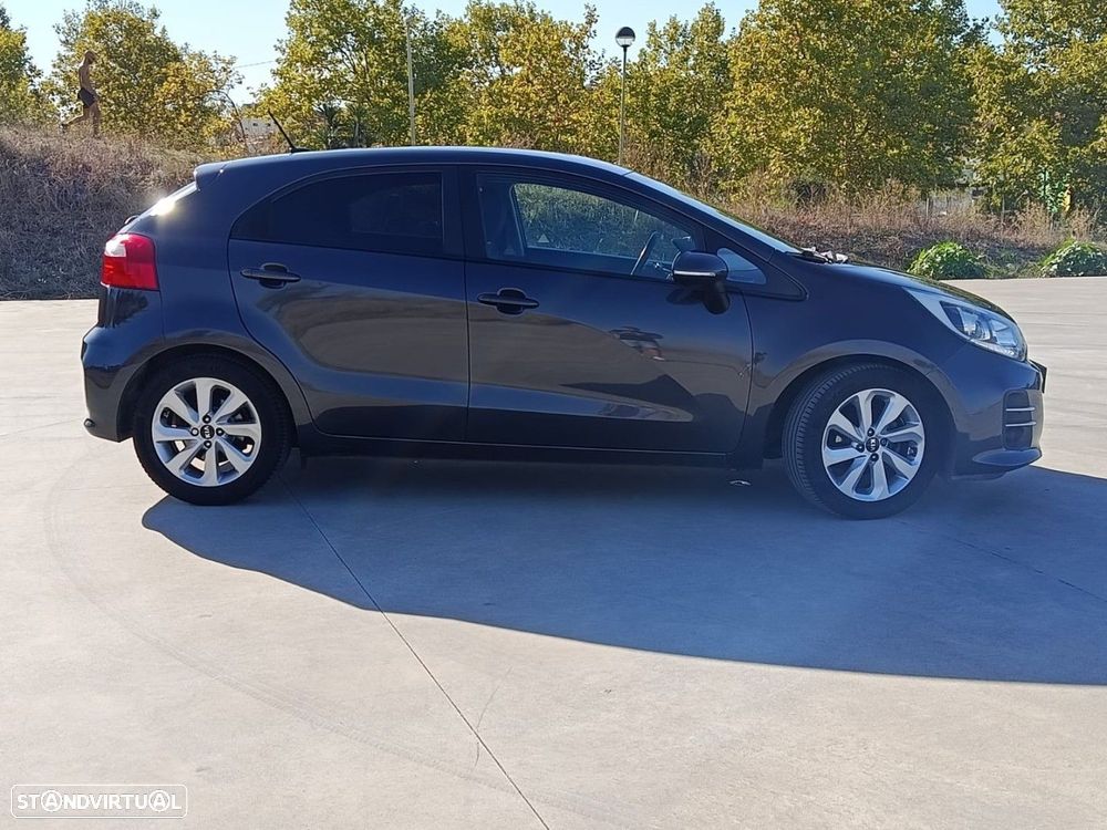 Kia Rio 1.1 CRDi TX ISG - 10