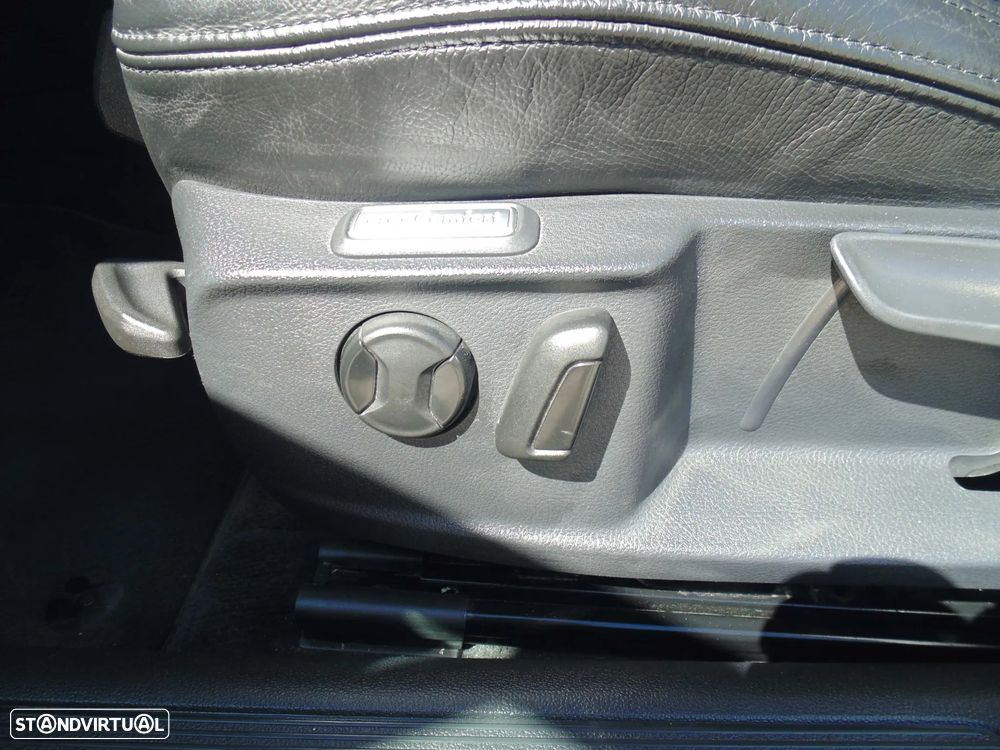 VW Passat 1.6 TDI Highline - 25