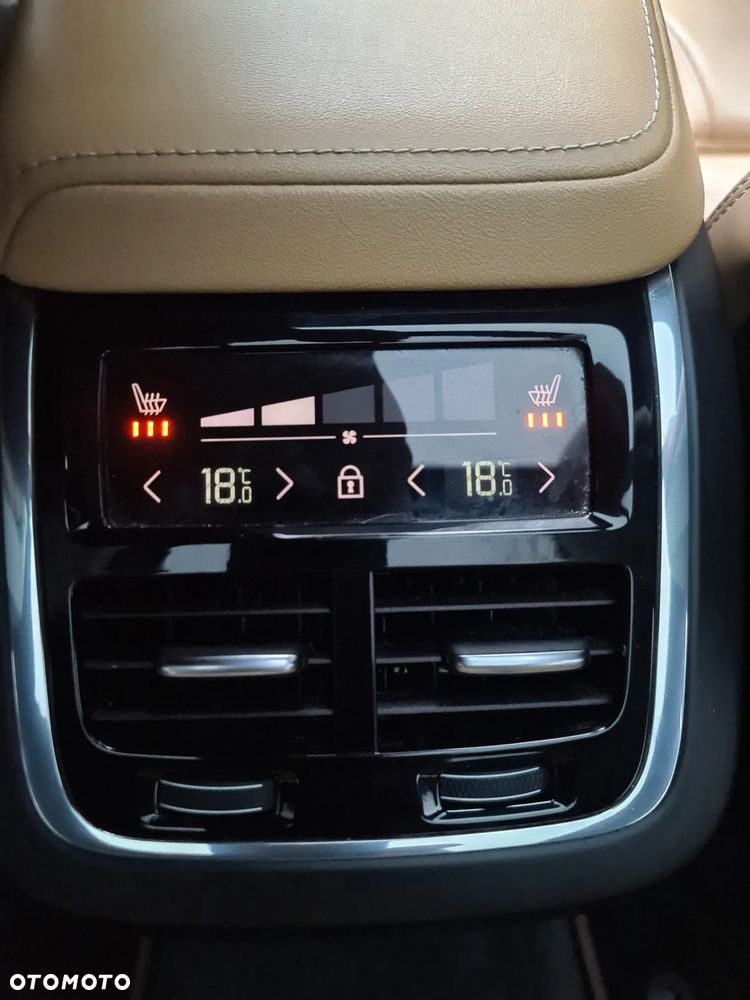 Volvo XC 60 B5 B AWD Ultimate Dark - 29