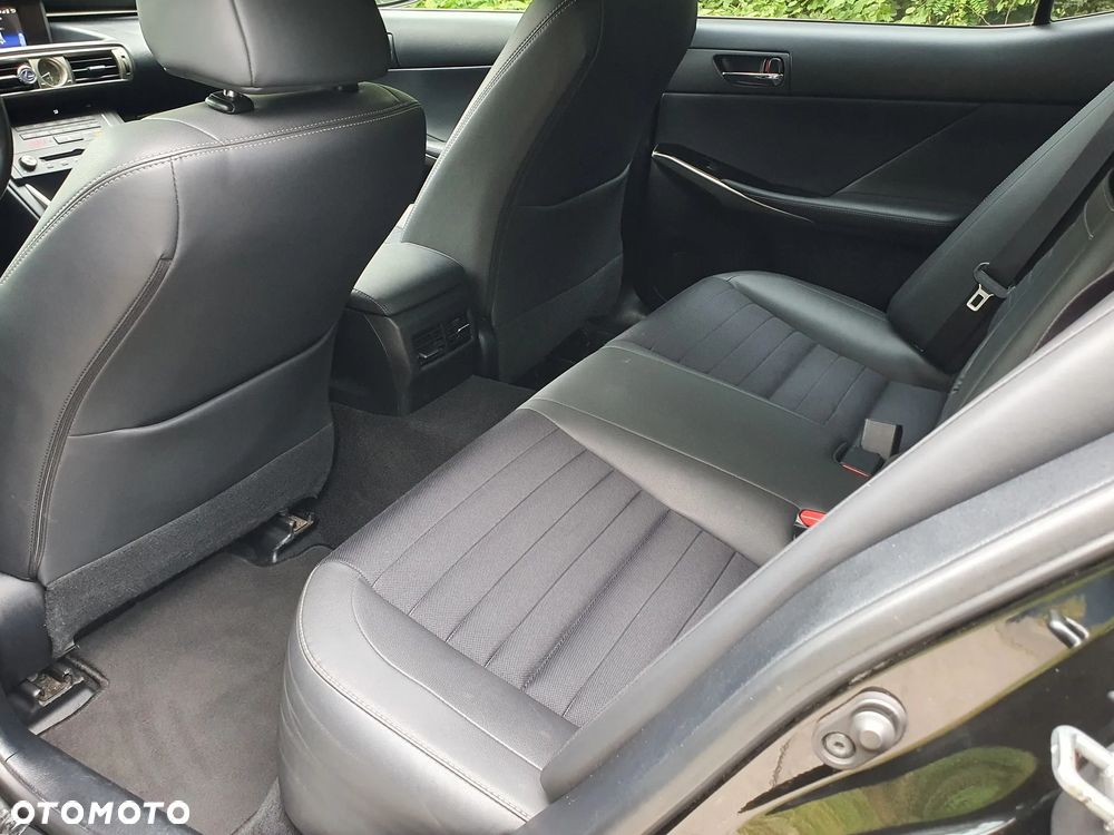 Lexus IS 200t Elite - 11