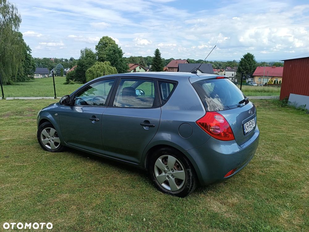Kia Ceed - 4