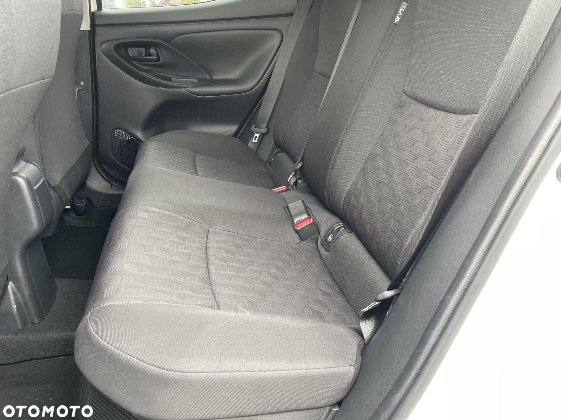 Toyota Yaris Hybrid 1.5 Style - 16