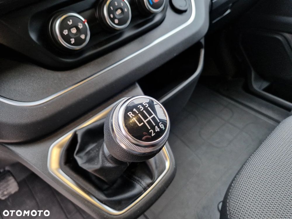 Renault Trafic 2.0 dCi - 39