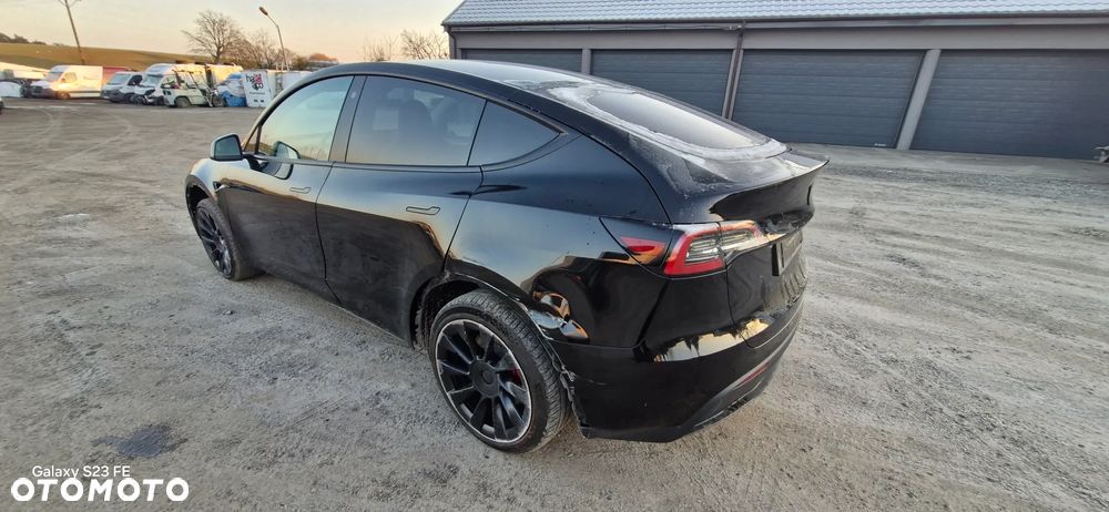 Tesla Model Y Long Range Dual Motor AWD - 3