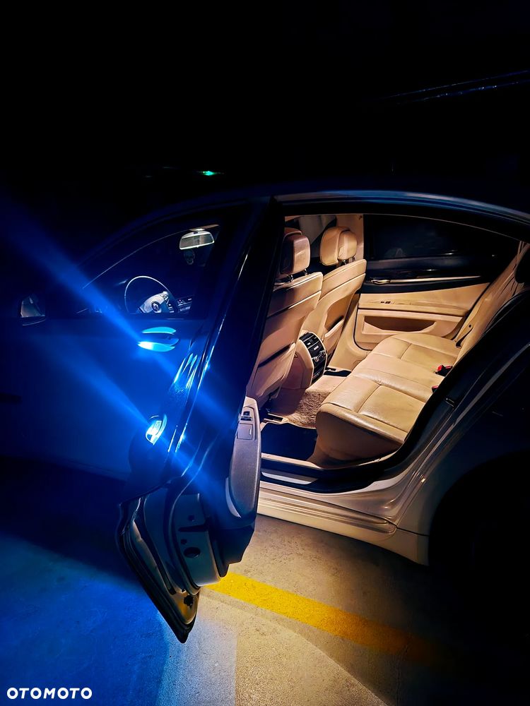 BMW Seria 7 - 38