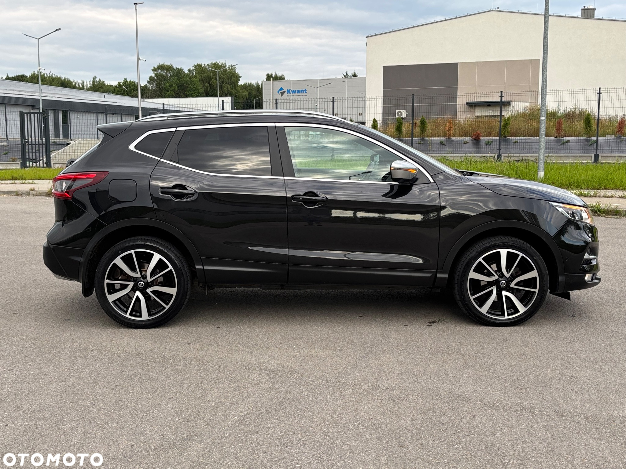 Nissan Qashqai 1.6 dCi Xtronic TEKNA - 4