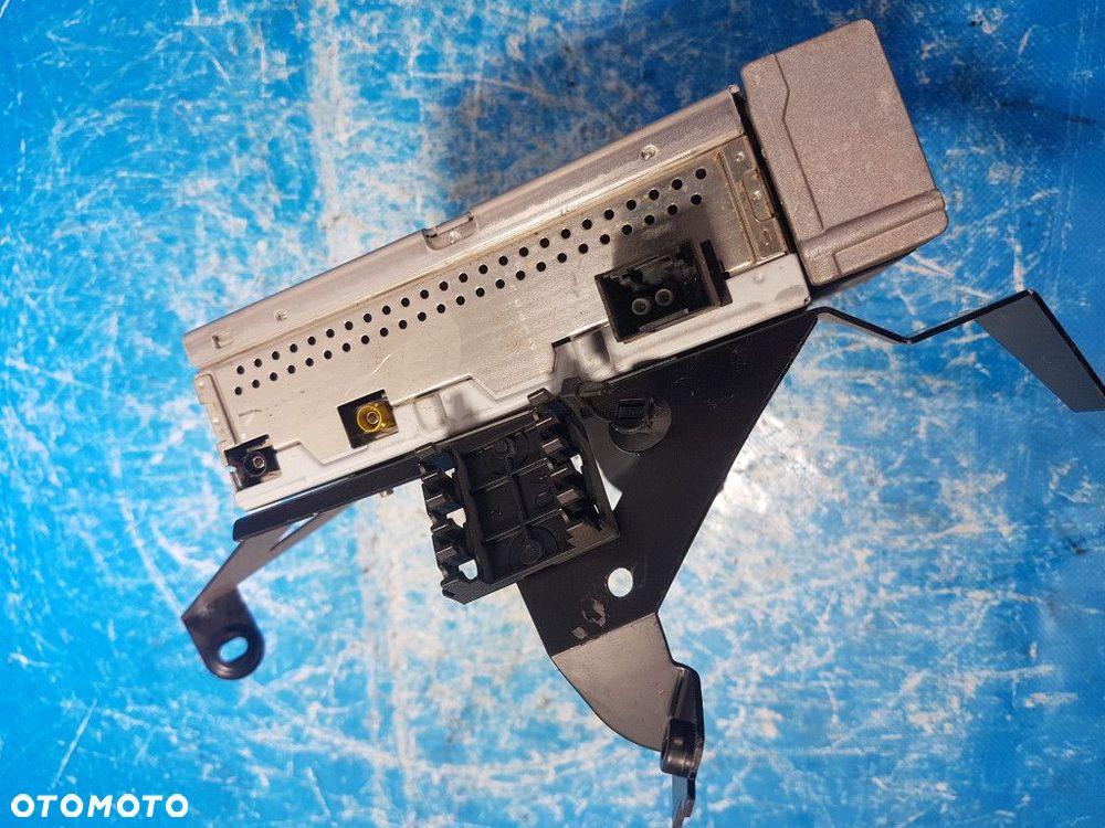 MERCEDES W211 WZMACNIACZ BECKER - 3