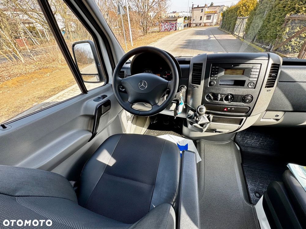 Mercedes-Benz Sprinter - 12