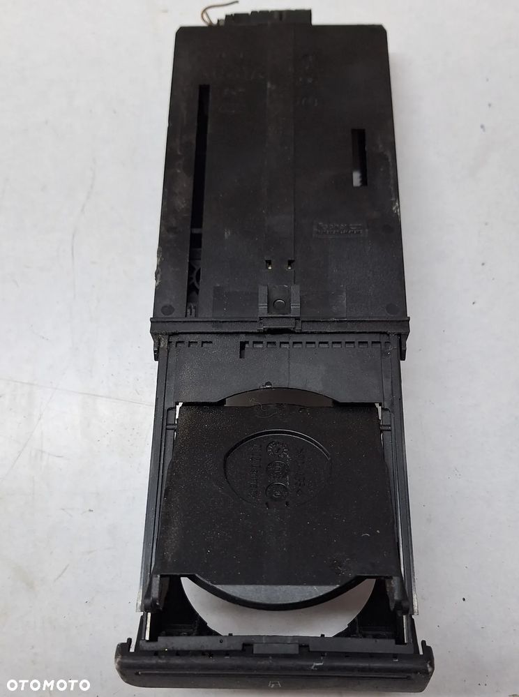 UCHWYT NA KUBKI, NAPOJE -8E1862534J - AUDI A4/B6 / EUROPA - 1