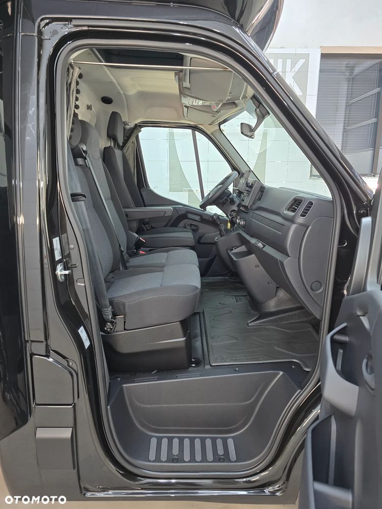 Renault MASTER 12 PALET Tylna OŚ BLIŻNIACZ L4 RWD - DBL Extra 2,3 DCI 165 KM MAXI Długość5,23cm Szerokośc2,45cm Wysokość2,38cm WZMOCNIONE TYLNE ZAWIESZENIE RESOR + PODUSZKI PNEŁMATYCZNE TEMPOMAT FOTEL KIEROWCY PNEŁMATYCZNY LEDY KABINA SYPIALNIANA XL NA GWARANCJA 40 Tyś km STAN JAK NOWY - 38