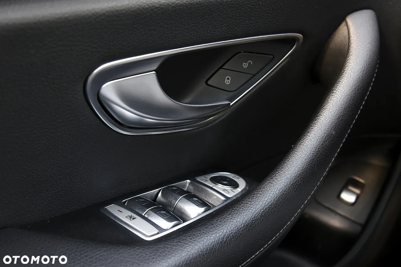 Mercedes-Benz Klasa E 220 d 4Matic T 9G-TRONIC Avantgarde - 15