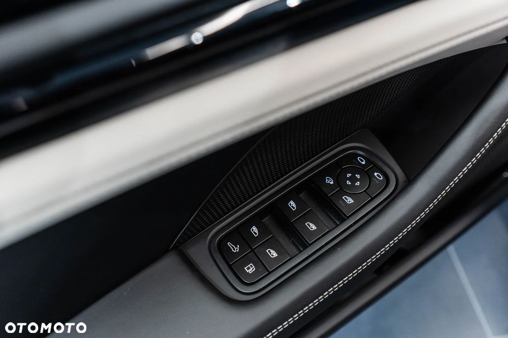 Porsche Panamera 4S E-Hybrid PHEV - 31
