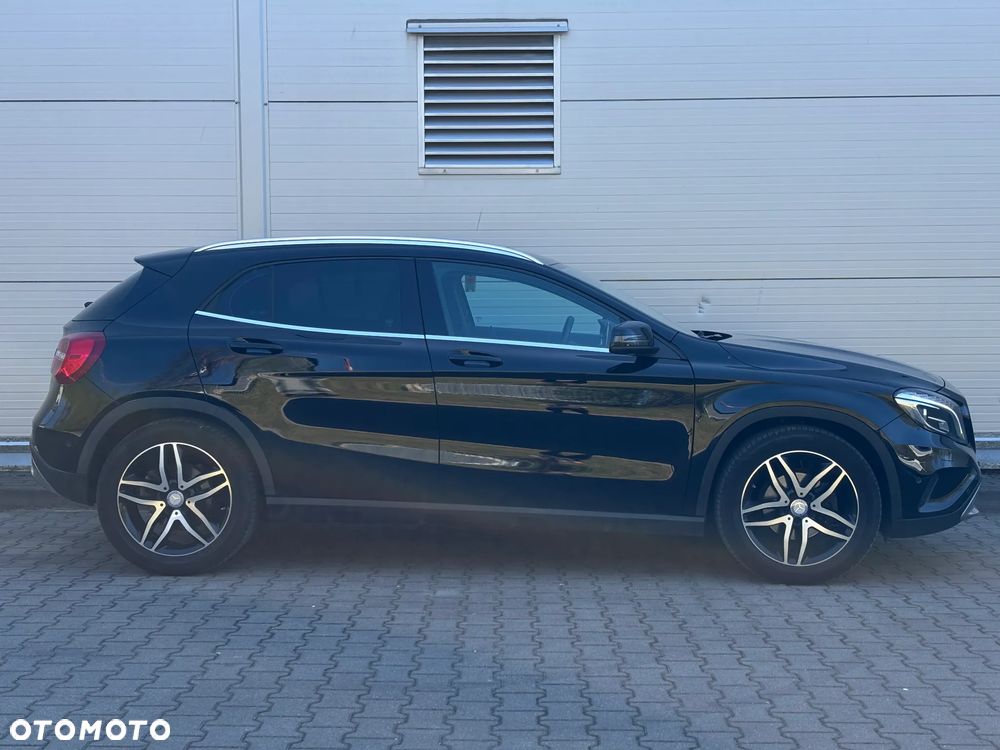 Mercedes-Benz GLA 200 7G-DCT Urban - 11
