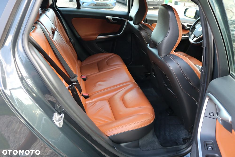 Volvo V60 D5 AWD Geartronic RDesign - 15
