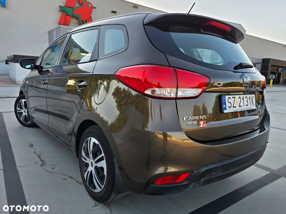 Kia Carens 1.7 CRDi L 7os - 9