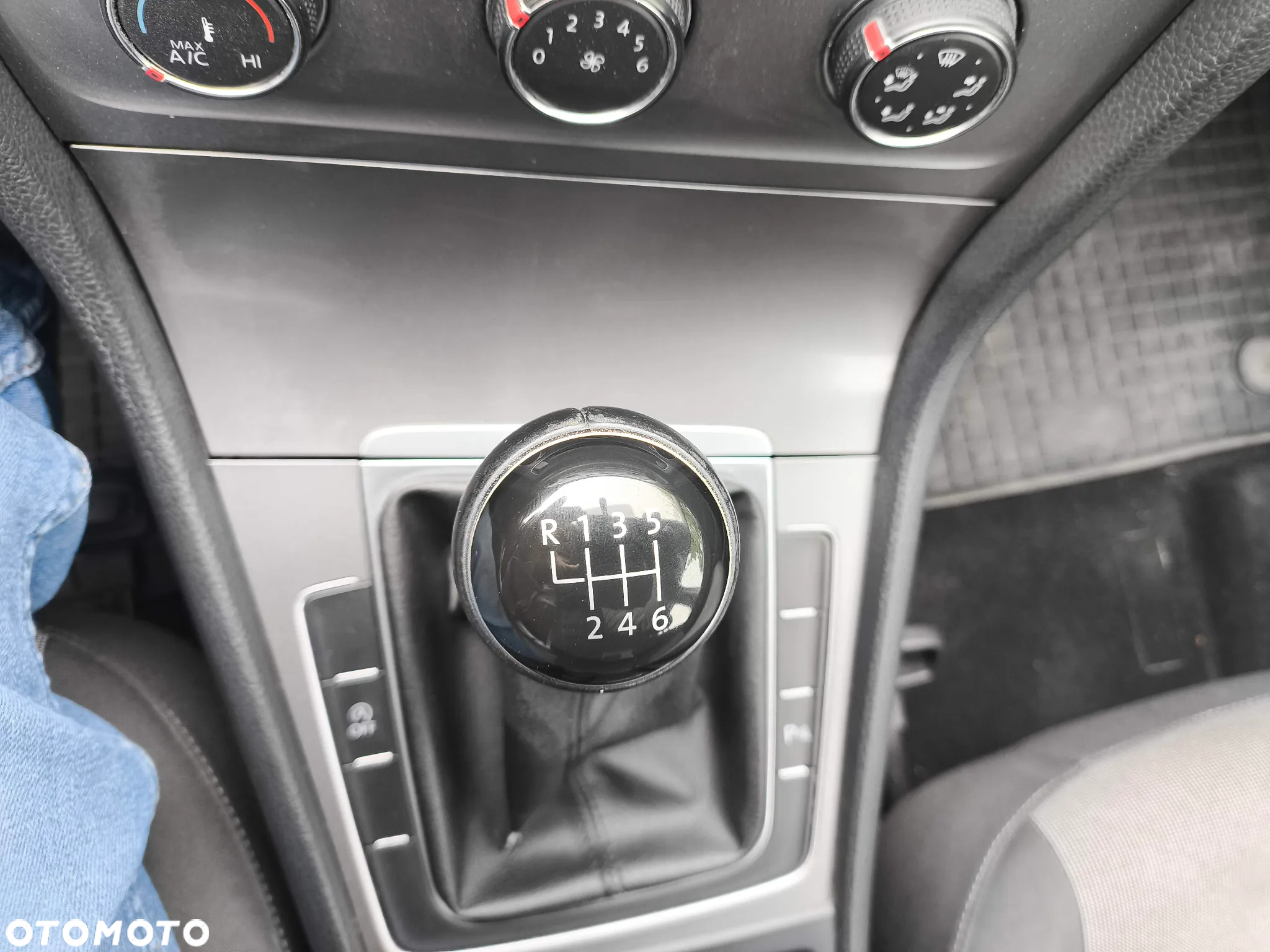 Volkswagen Golf VI 1.2 TSI BlueMot Comfortline - 10